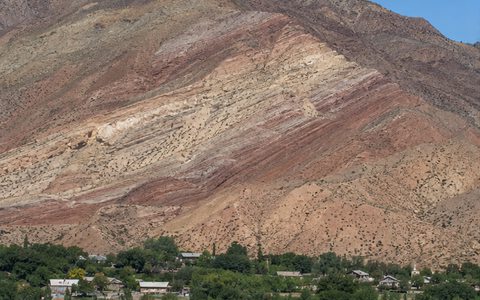 Село Газ у геологического разреза
