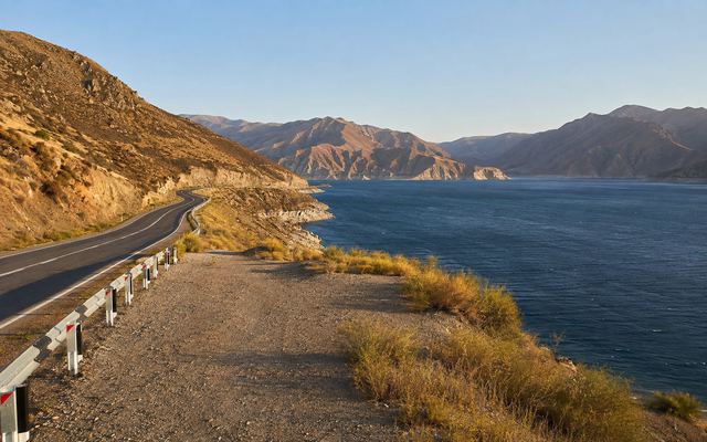 Дорога вдоль Токтогульского водохранилища