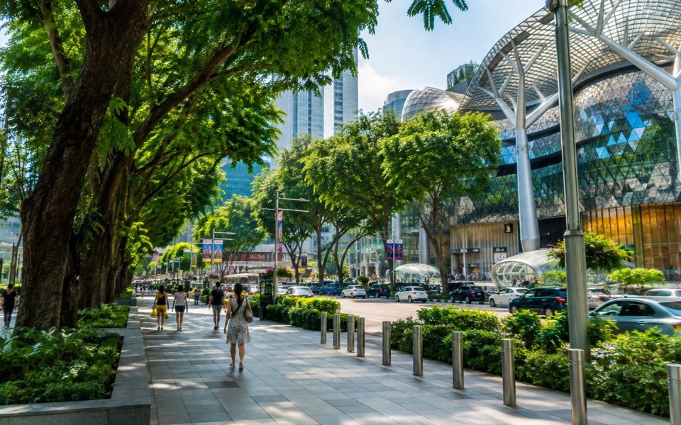 Зеленая Orchard Road, современная архитектура и городские отели Сингапура