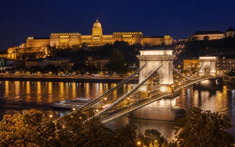 The Chain Bridge and Buda Castle illuminated at night
