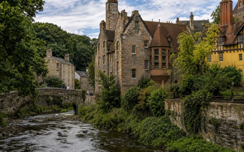 Stone houses and the Water of Leath in Dean Village