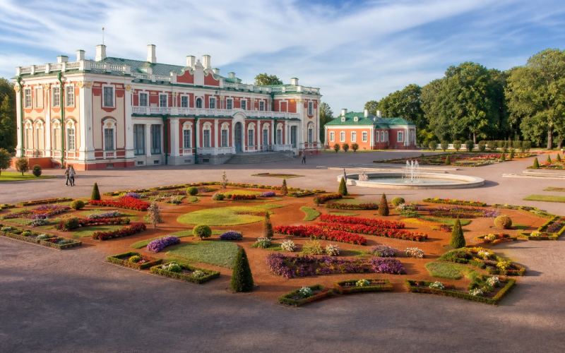 Kadriorg Palace and a blooming formal garden in Tallinn