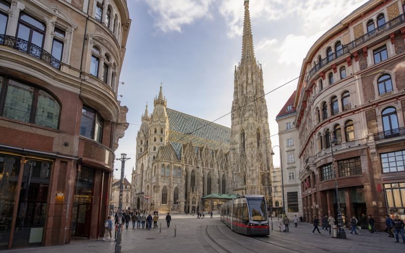 St. Stephen's Cathedral and the historic streets of central Vienna