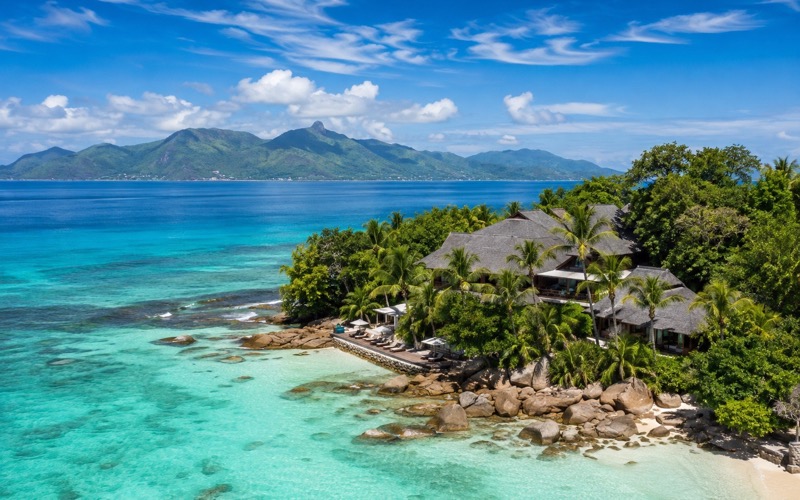 Тропический resort на острове рядом с Маэ