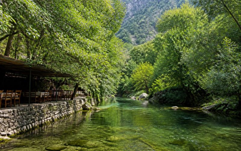 Зеленая долина и прозрачная вода реки Дим рядом с Аланьей